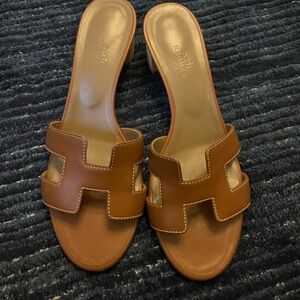Gold 100% authentic oasis sandals Hermes size 38 used